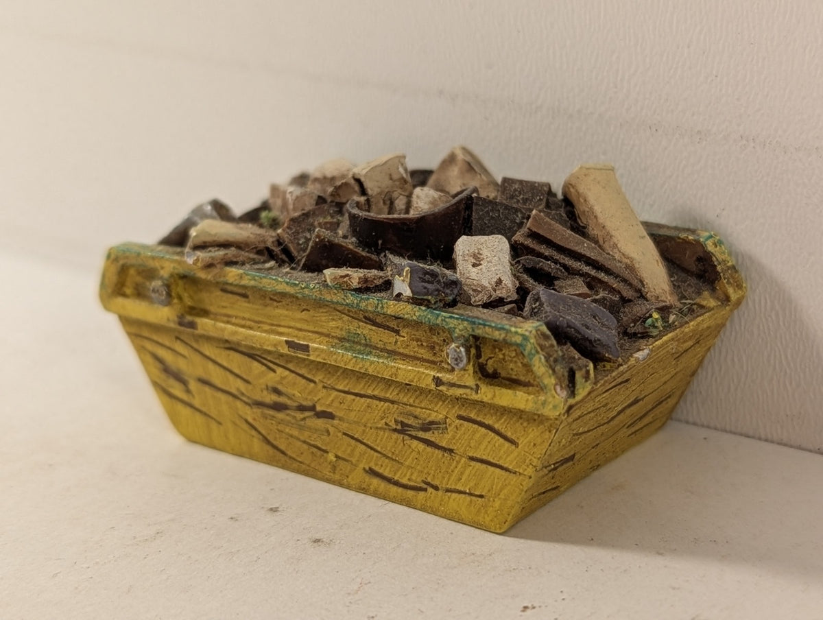 Hornby OO Gauge Yellow Skip with Debris Scenic Accessory