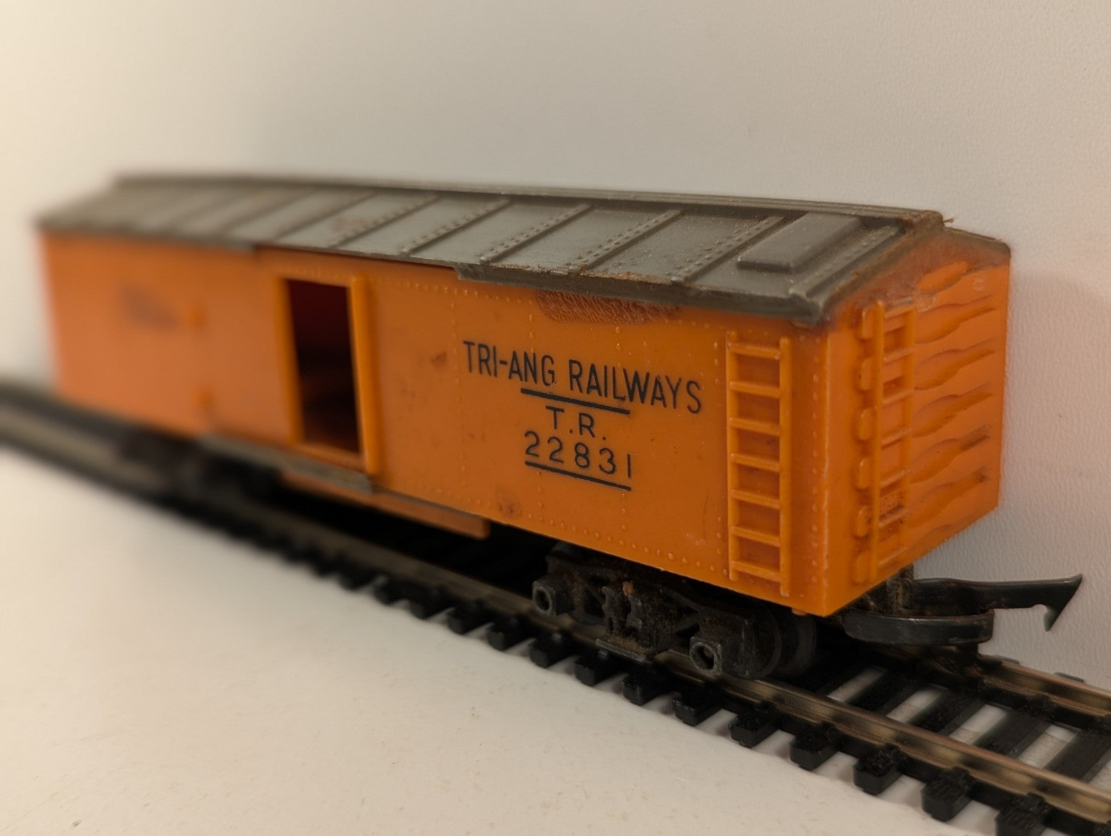 Tri-ang Railways R114 OO Gauge Orange Box Car