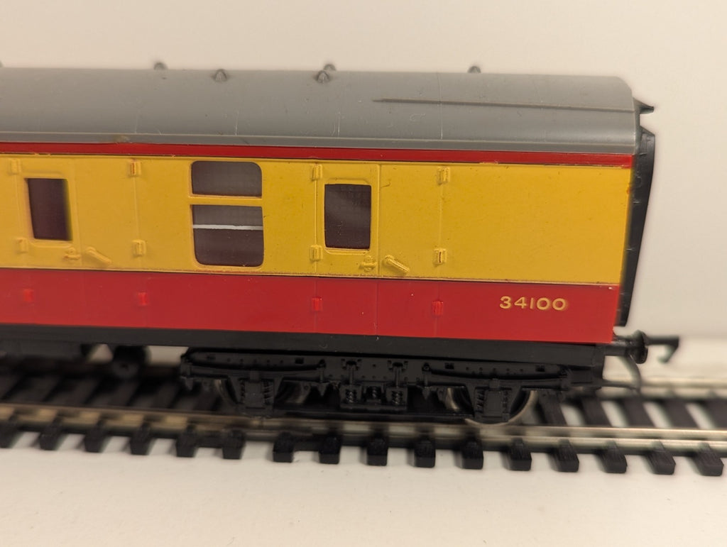 Hornby Tri-ang R627 OO Gauge BR Brake 2nd Coach No. 34100