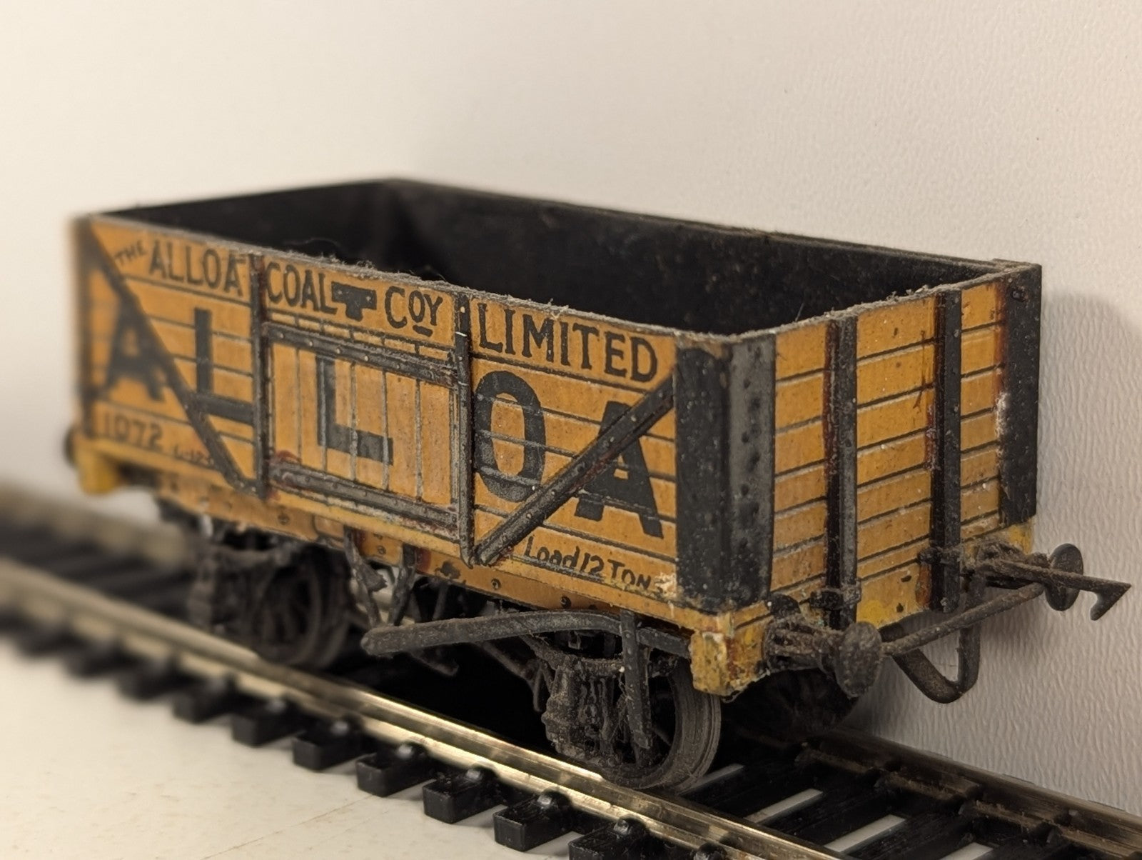 Kit Built OO Gauge 7-Plank Open Wagon 1355 / 1072 Alloa Coal Co. Yellow