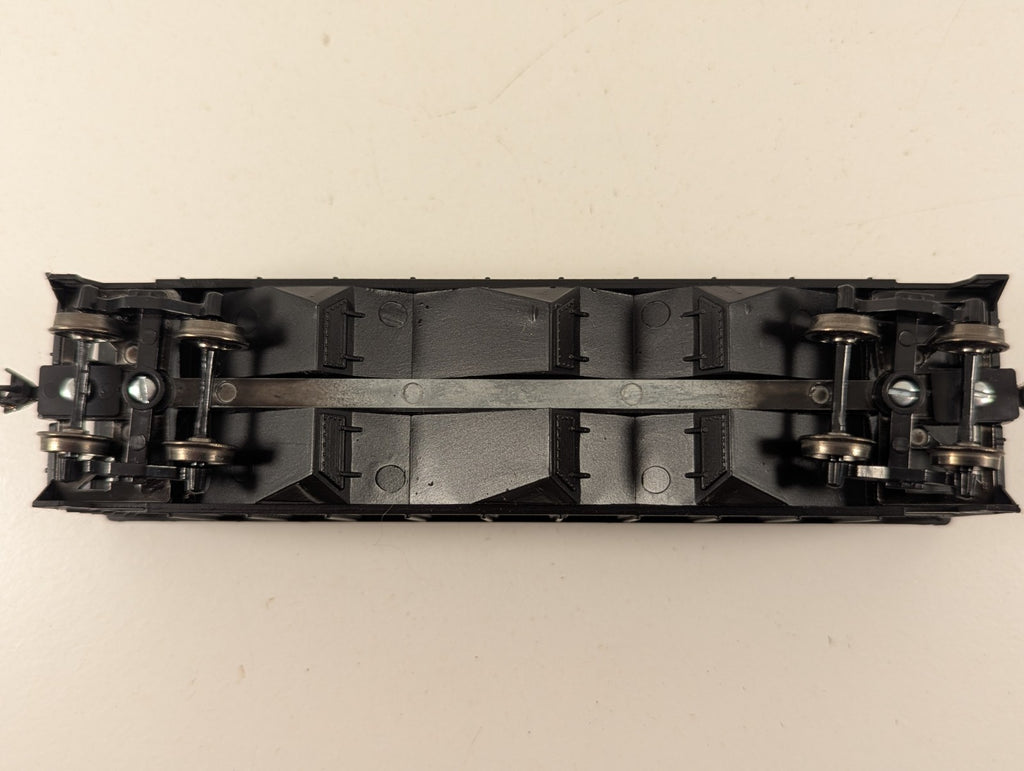 Athearn HO Gauge Offset Side 3-Bay Hopper Goods Wagon 143257 Chesapeake & Ohio