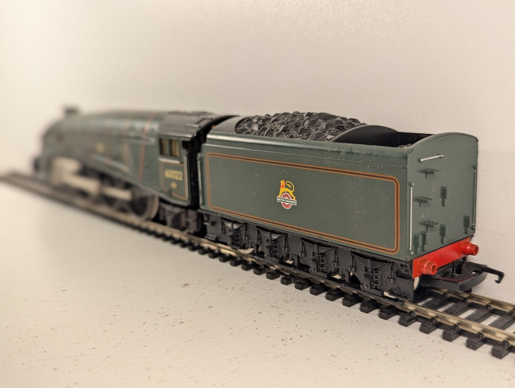 Hornby OO Gauge Class A4 Mallard Steam Locomotive 60022 BR Green