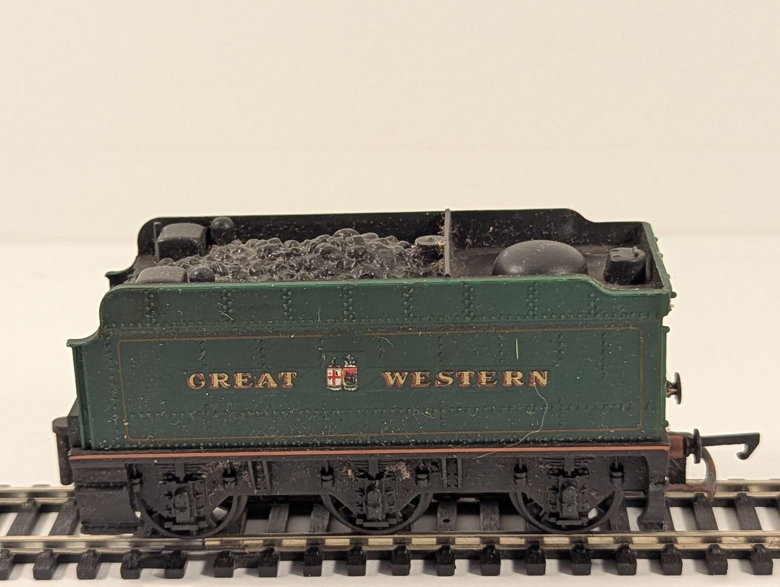 Hornby OO Gauge GWR 6-Wheel Tender GWR Green