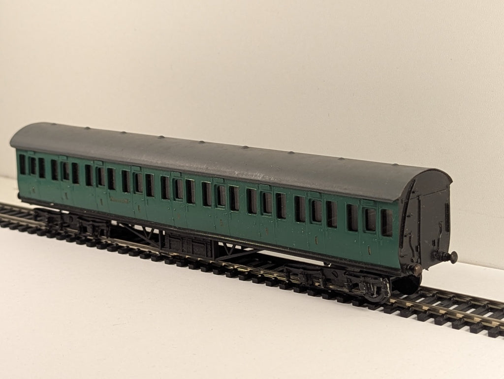 Graham Farish OO Gauge Southern Railway Suburban Coach Green - Missing Coupling