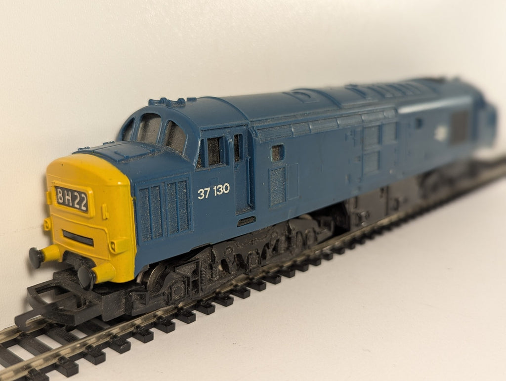 Hornby OO Gauge Class 37 Locomotive 37 130 BR Blue