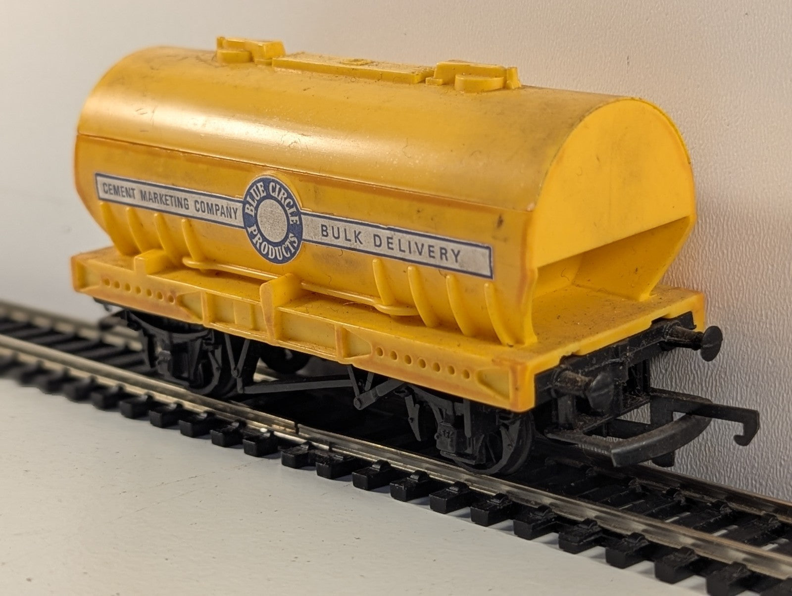 Hornby Tri-ang R564 OO Gauge Blue Circle Cement Wagon