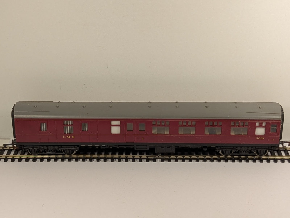 Hornby OO Gauge LMS Brake Third Coach Passenger Coach 5051 LMS Crimson