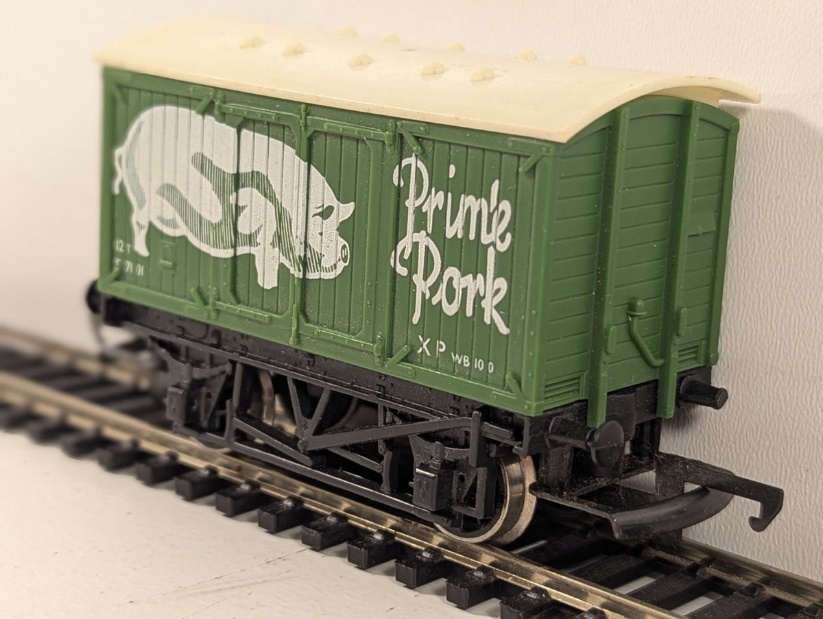 Hornby OO Gauge Prime Pork Closed Van (Warped Roof)