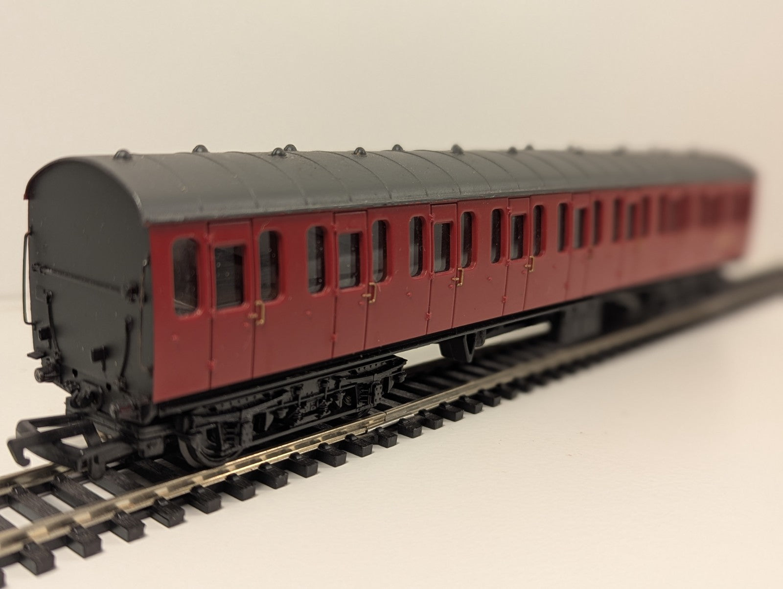 Bachmann Branchline BR Mk1 57ft Suburban Coach M46082 BR Crimson