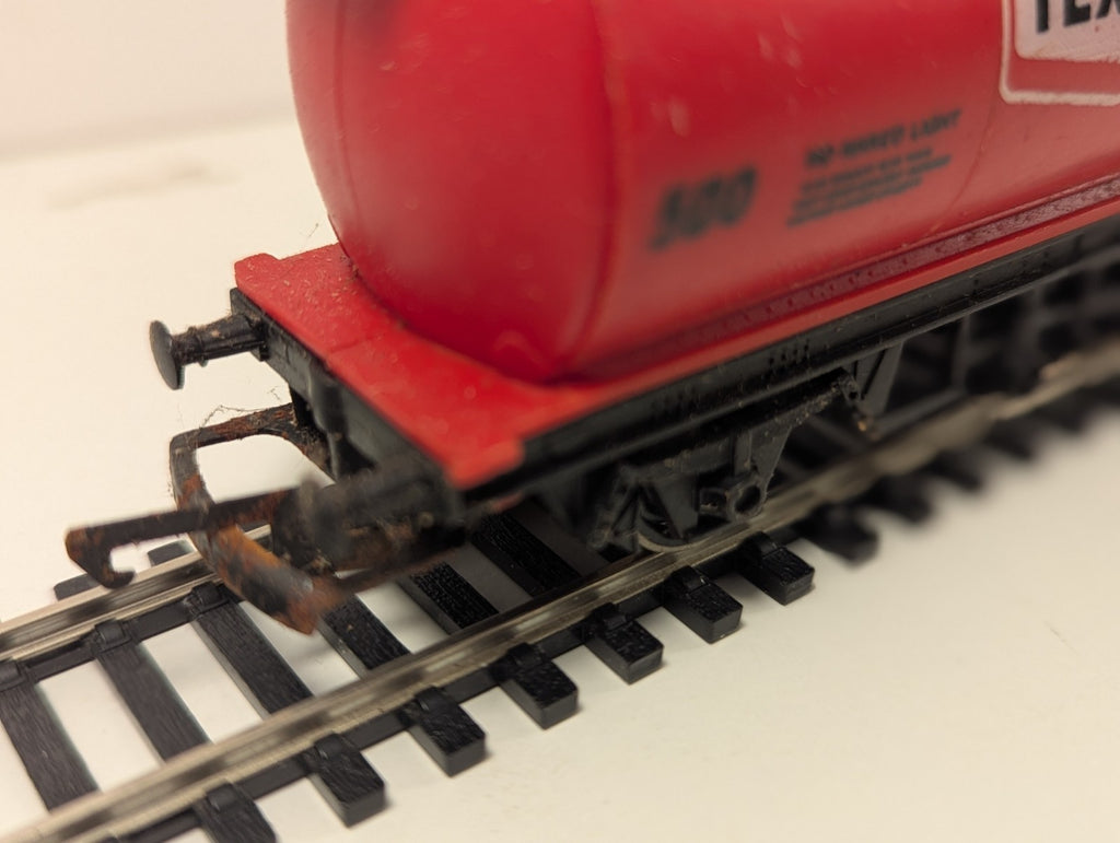 Hornby R184 OO Gauge Texaco Tank Wagon – Rake of 3