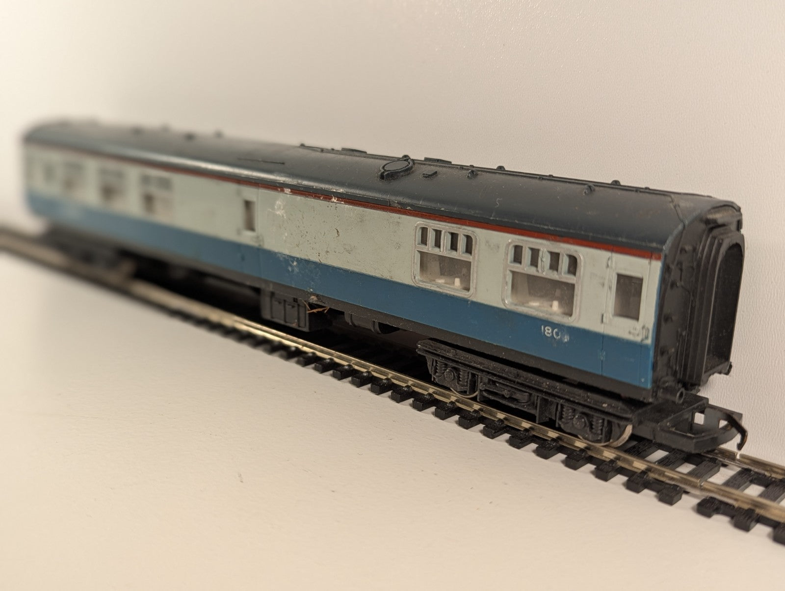 Hornby R419 BR Blue/Grey Mk1 Buffet Car 1805 – Missing Buffers