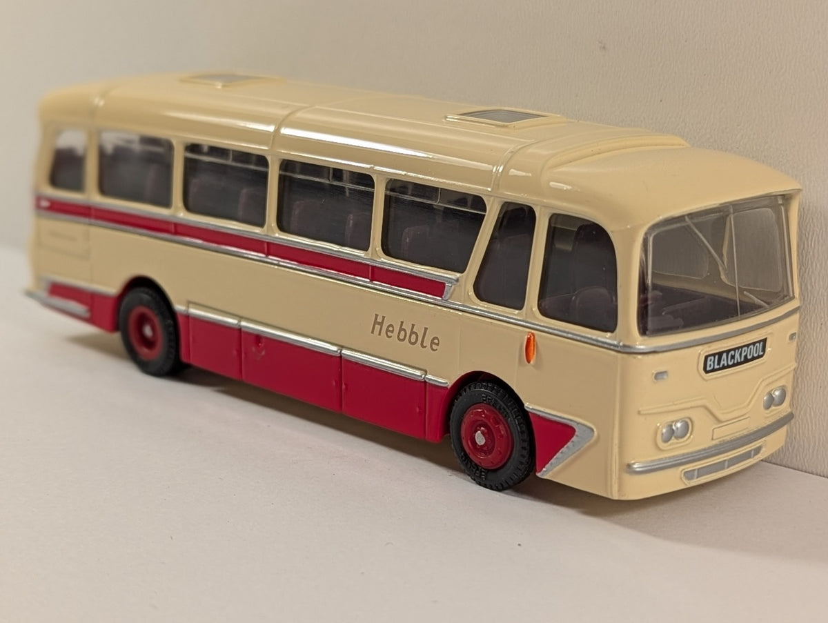 EFE Harrington Cavalier Coach – Hebble Livery – 1:76 Scale