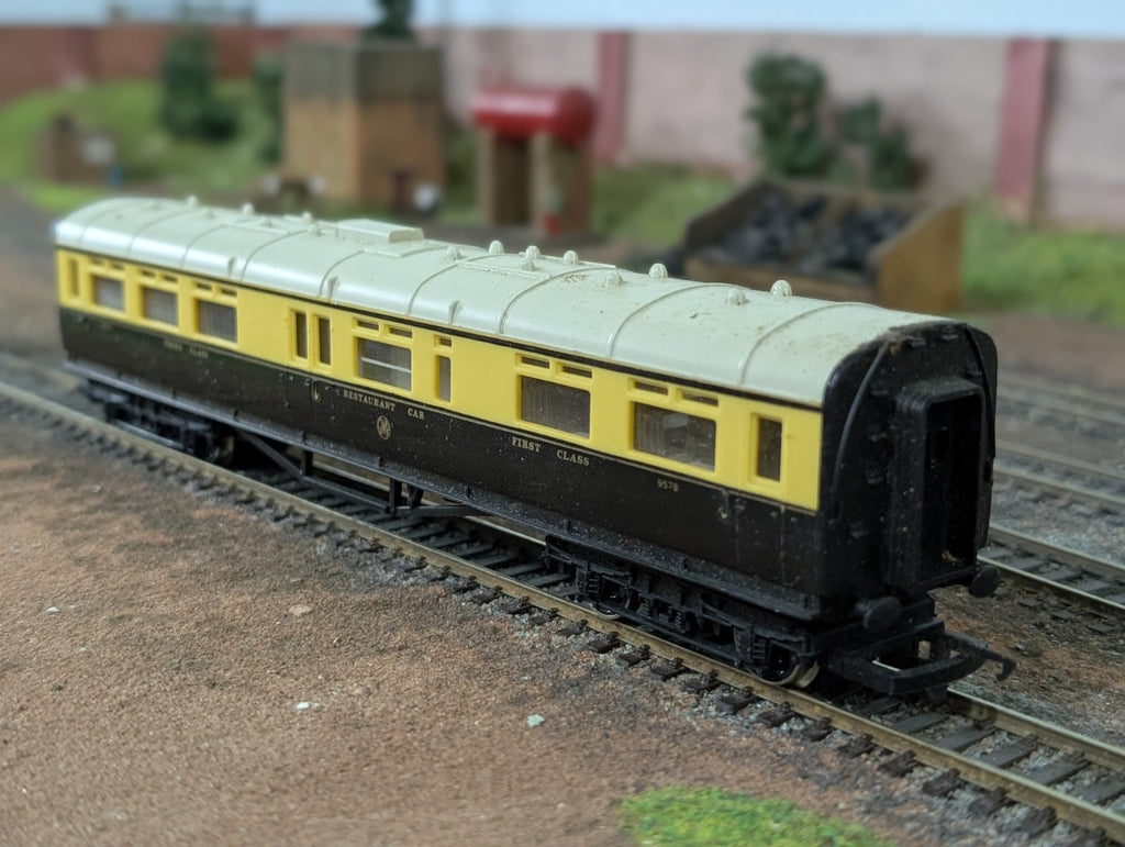 Hornby R454 OO Gauge GWR Collett Restaurant Coach 9578
