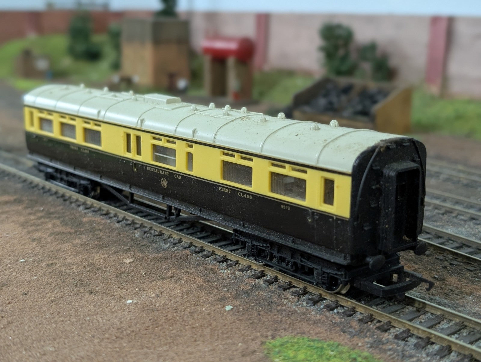 Hornby R454 OO Gauge GWR Collett Restaurant Coach 9578