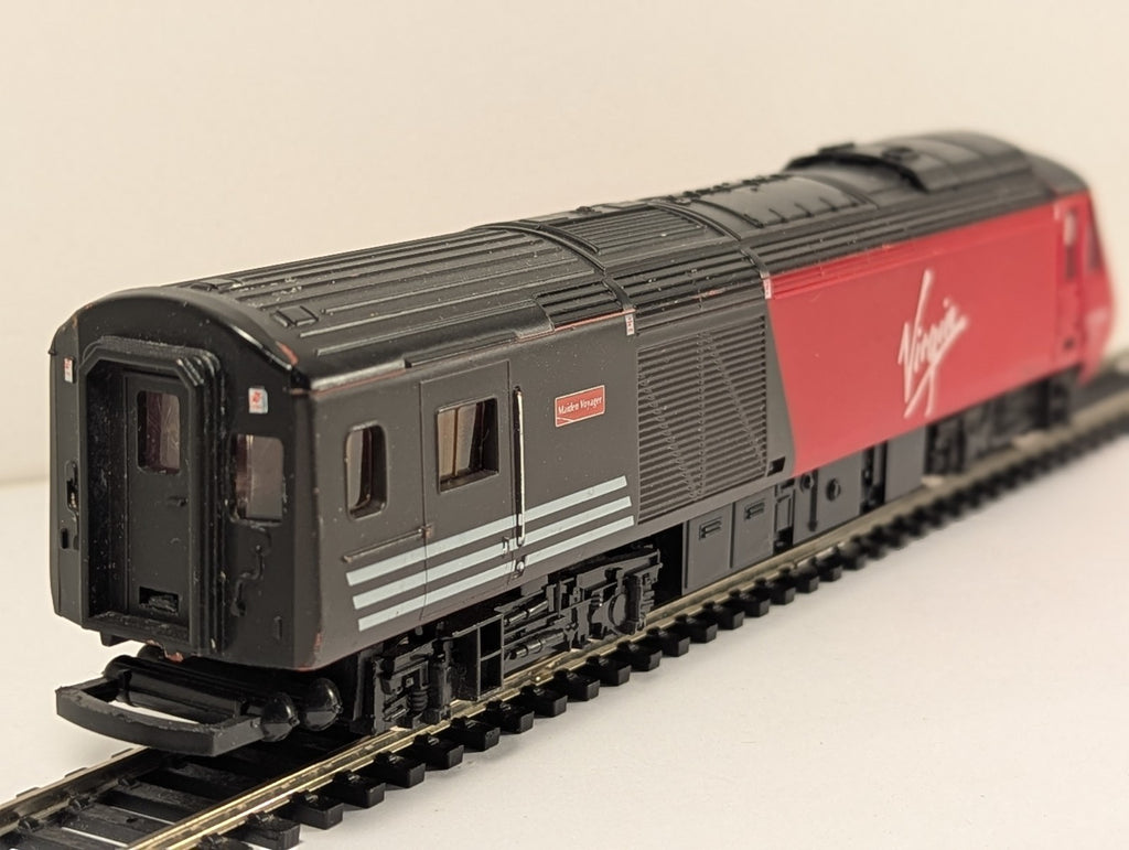 Hornby R2114 OO Gauge Virgin HST Dummy Power Car 43090