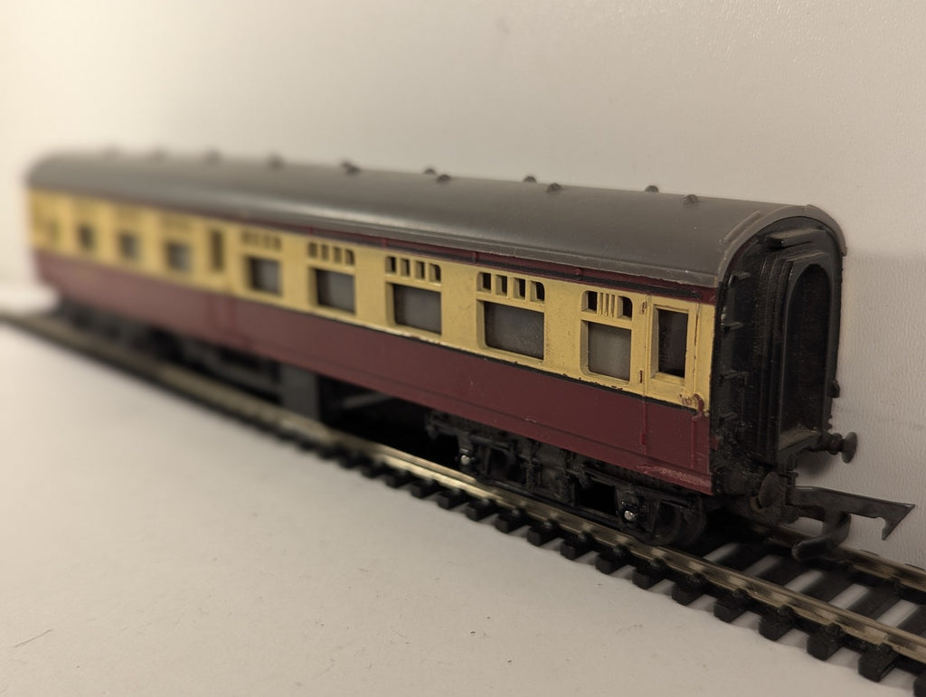 Tri-ang OO Gauge BR Mk1 Composite Coach Passenger Coach M24001