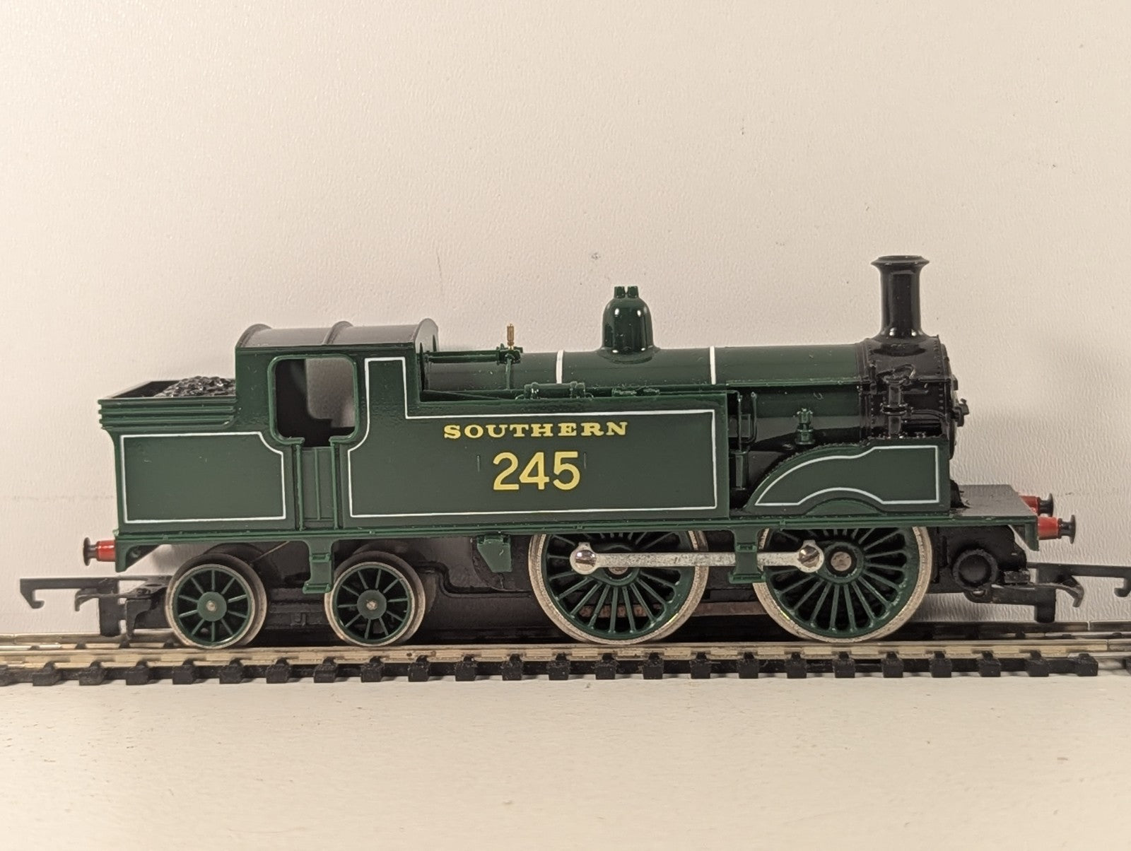 Tri-ang Hornby OO Gauge Class M7 0-4-4T Locomotive 245 Southern Green