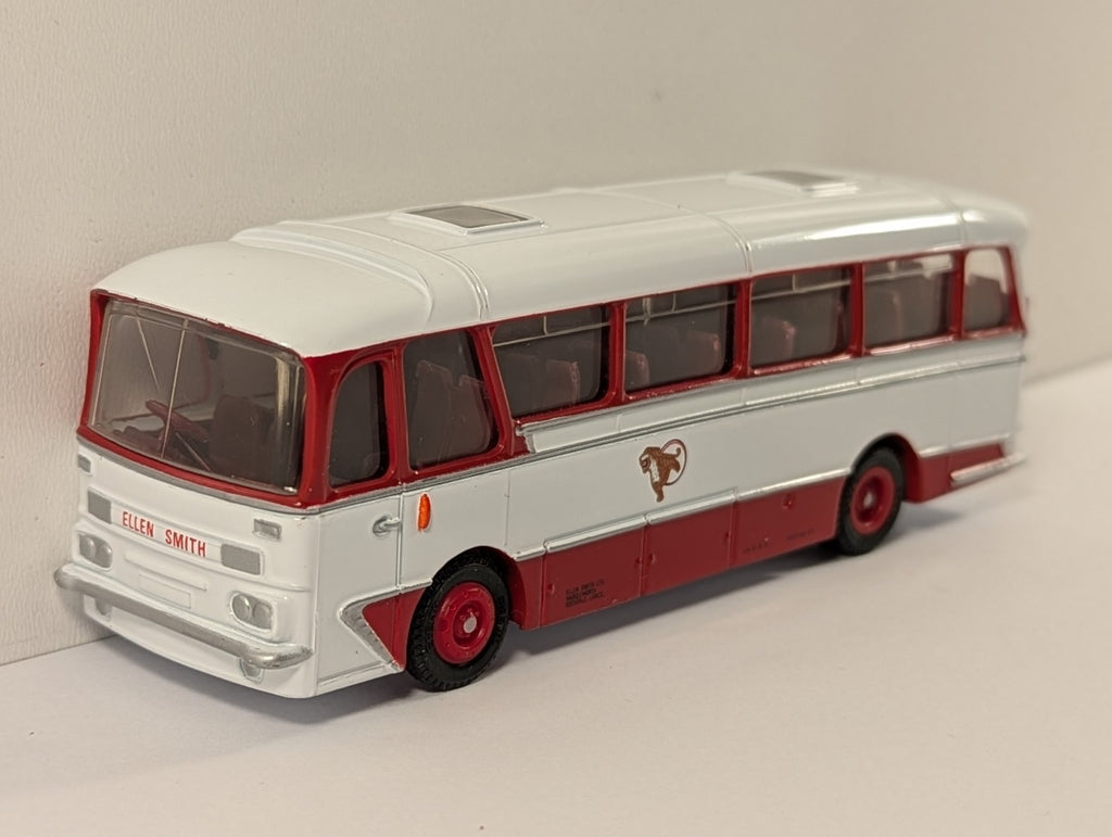 EFE Harrington Grenadier Coach – Ellen Smith Livery – 1:76 Scale