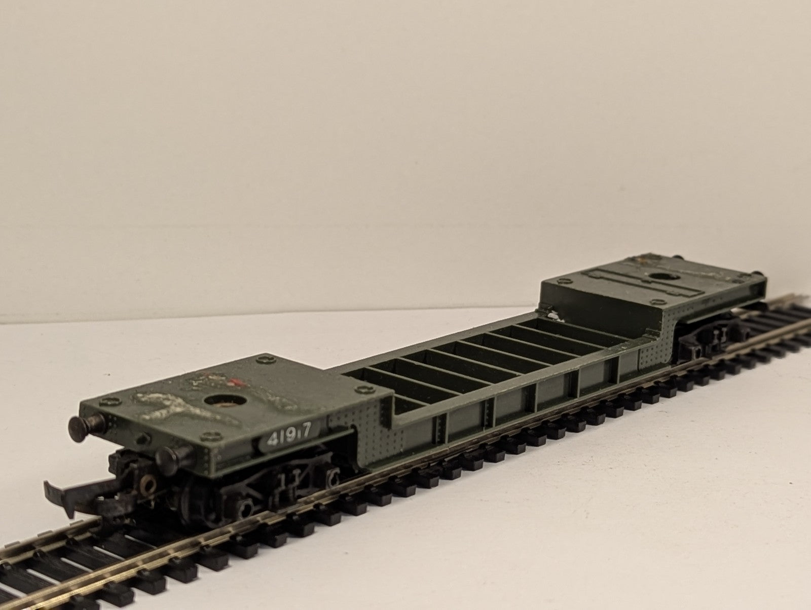 Tri-ang OO Gauge Bogie Well Wagon 41917