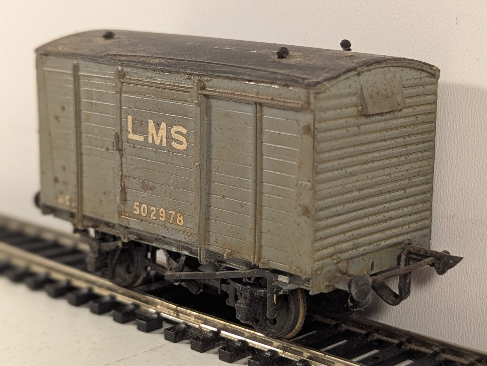 Kitbuilt OO Gauge LMS Ventilated Van Box Van 502978 LMS Grey 43