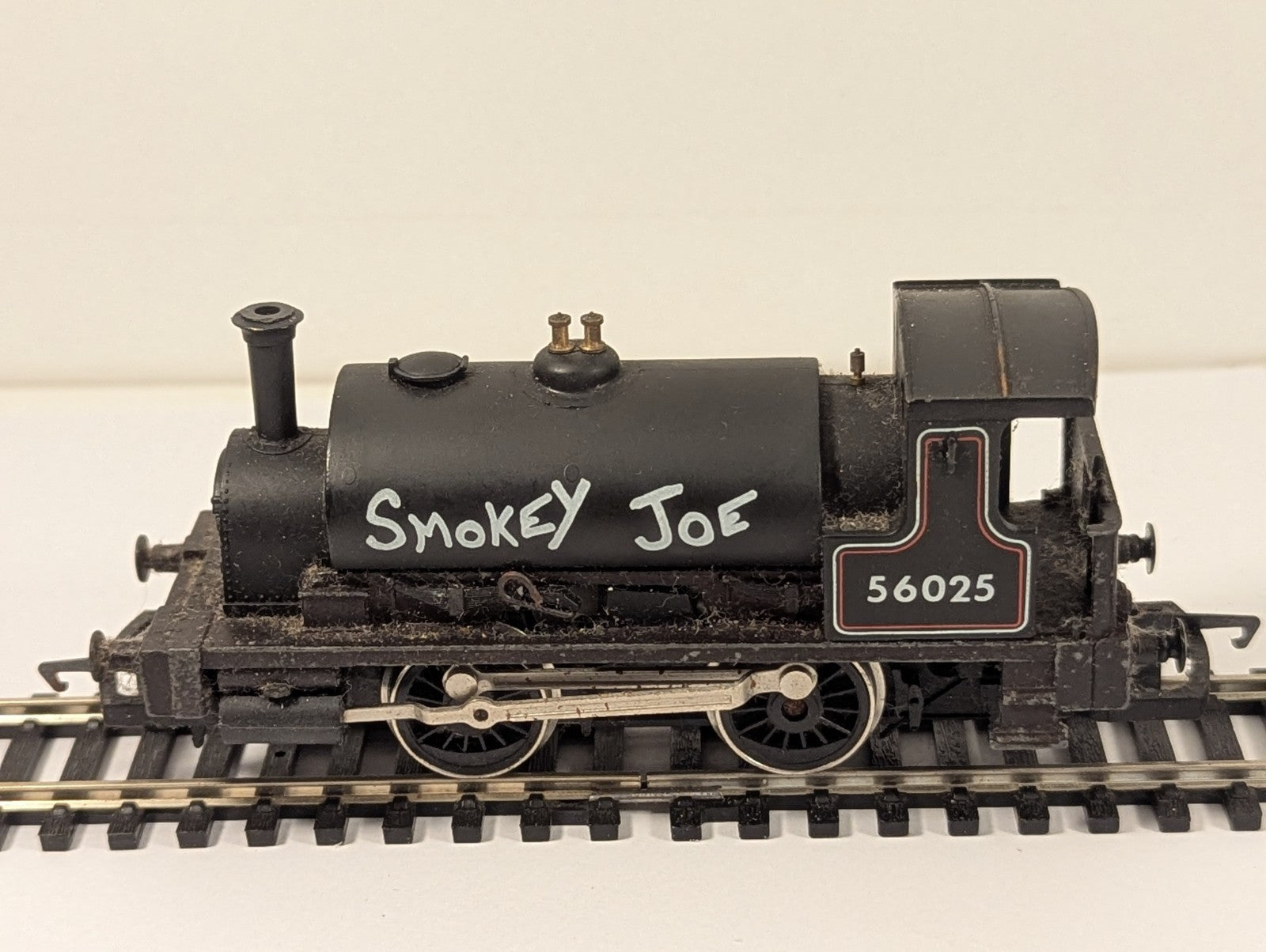 Hornby OO Gauge Smokey Joe 0-4-0ST Tank Locomotive