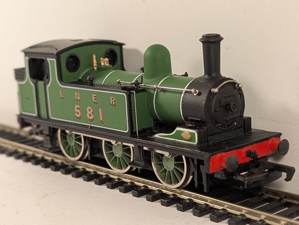 Mainline OO Gauge Class J72 0-6-0T Steam Locomotive 581 LNER Green 37-054