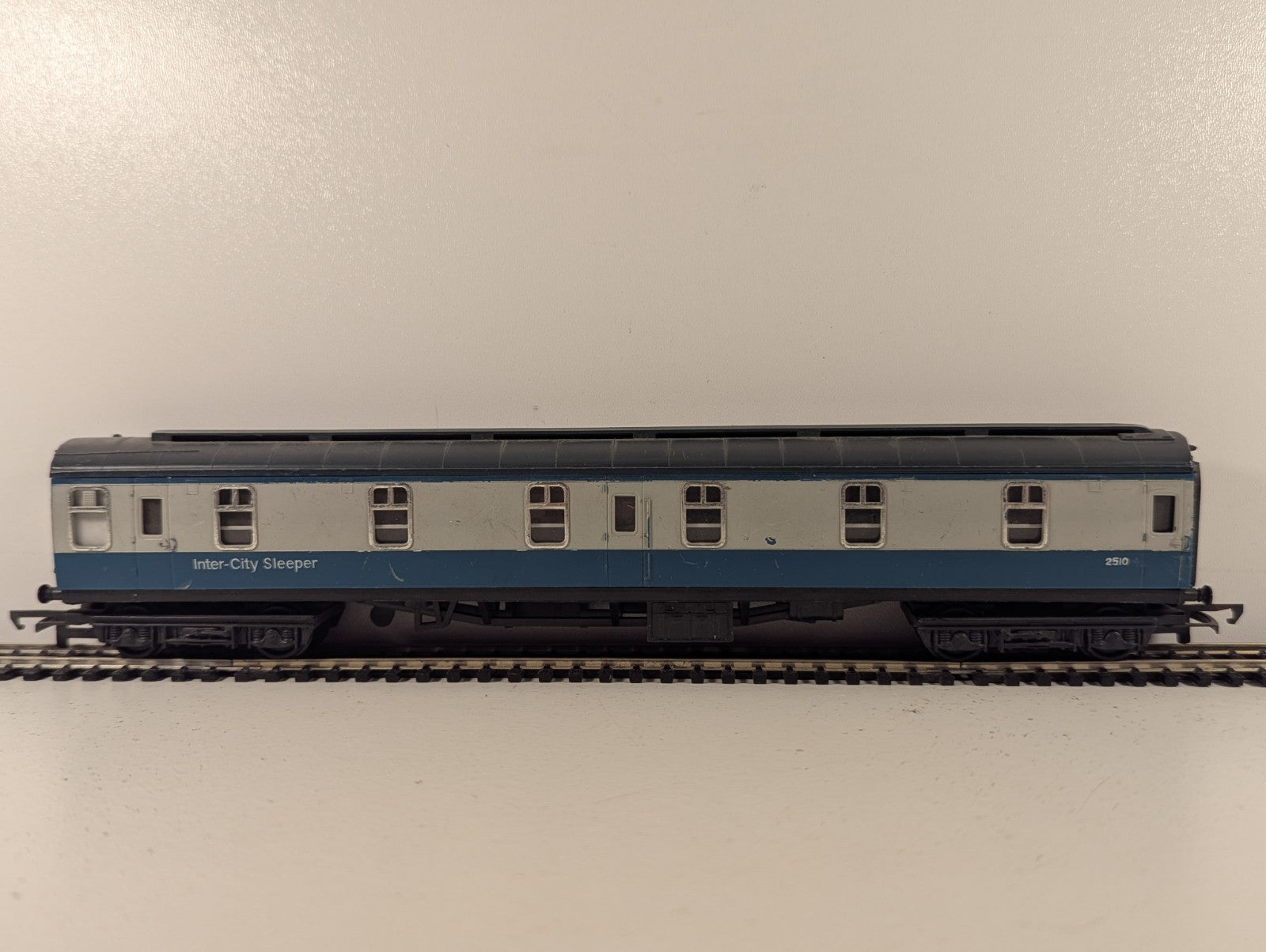Hornby R416  OO Gauge BR Mk1 Sleeper Coach 2510 BR Blue & Grey
