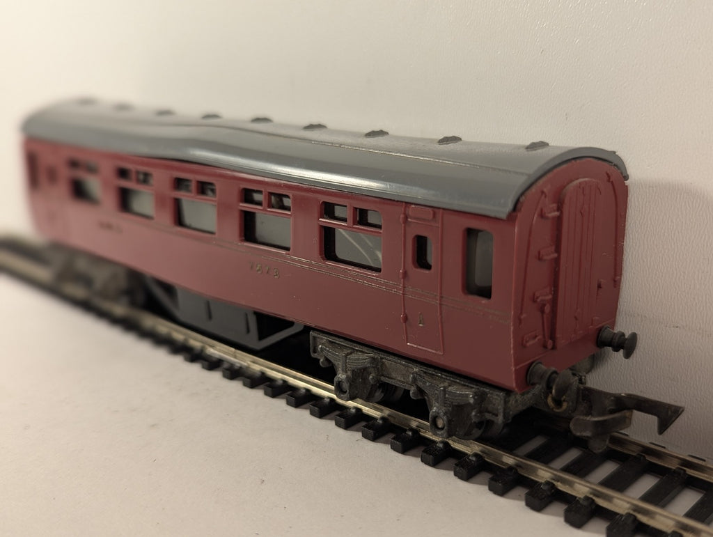 Tri-ang OO Gauge LMS Short Bogie Coach Passenger Coach 7573 LMS Maroon R28