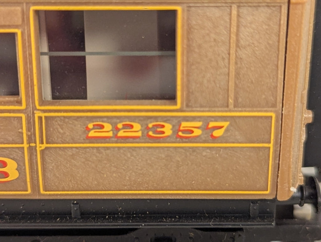Hornby OO Gauge LNER Teak Composite Coach Passenger Coach 22357