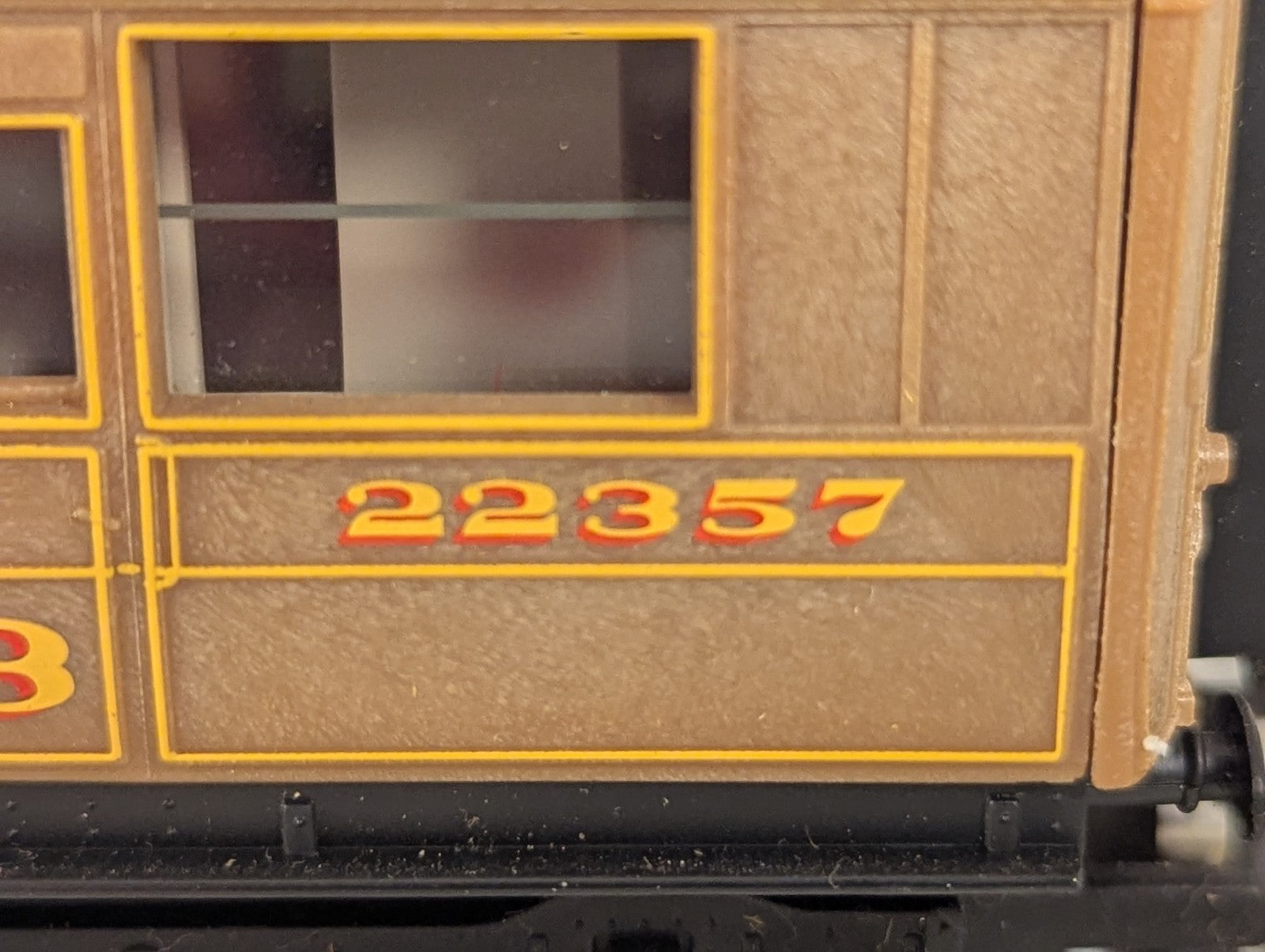 Hornby OO Gauge LNER Teak Composite Coach Passenger Coach 22357