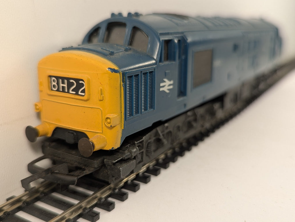 Tri-ang Hornby OO Gauge Class 37 Diesel Locomotive D6830 BR Blue R751