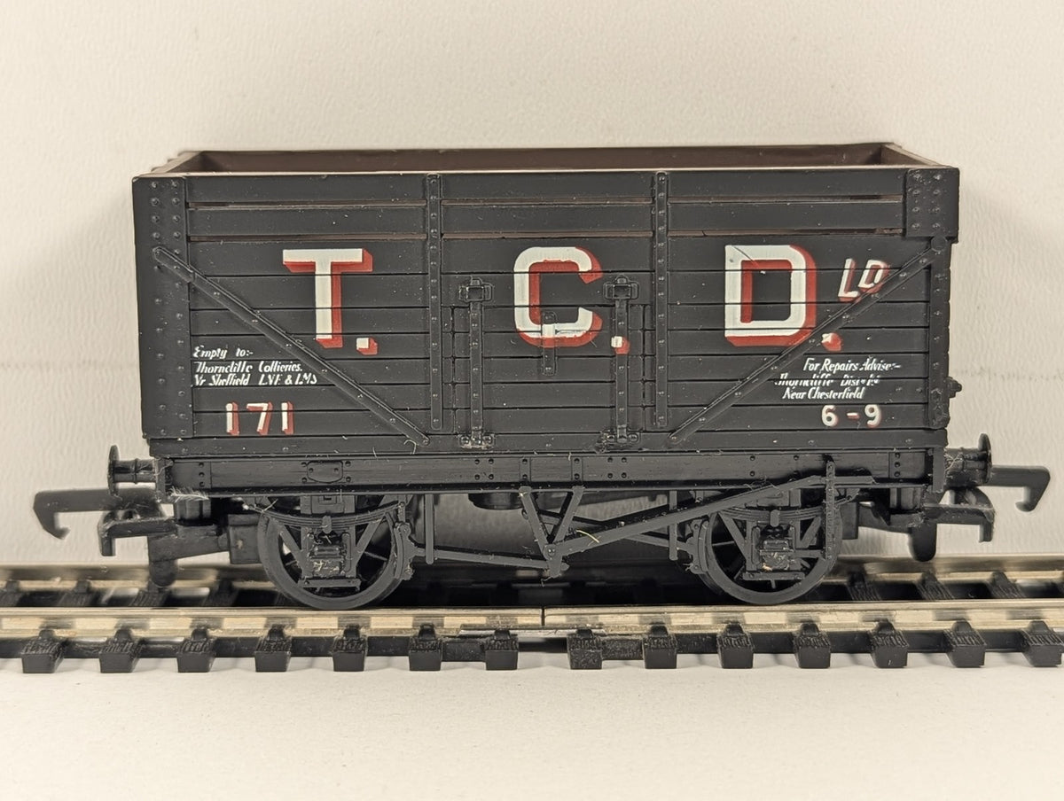 Mainline OO Gauge 7 Plank Wagon T.C.D. Ltd Goods Wagon 171 T.C.D. Ltd Black