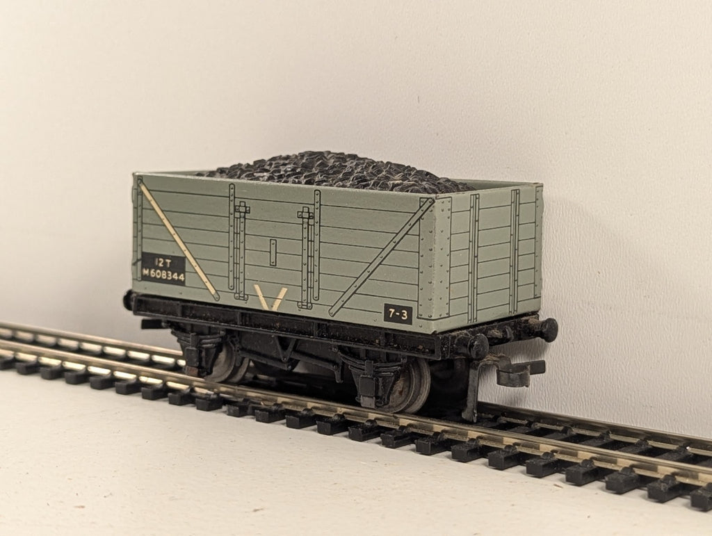 Hornby Dublo 32030 OO Gauge BR Grey D2 High-Sided Coal Wagon with Coal Load