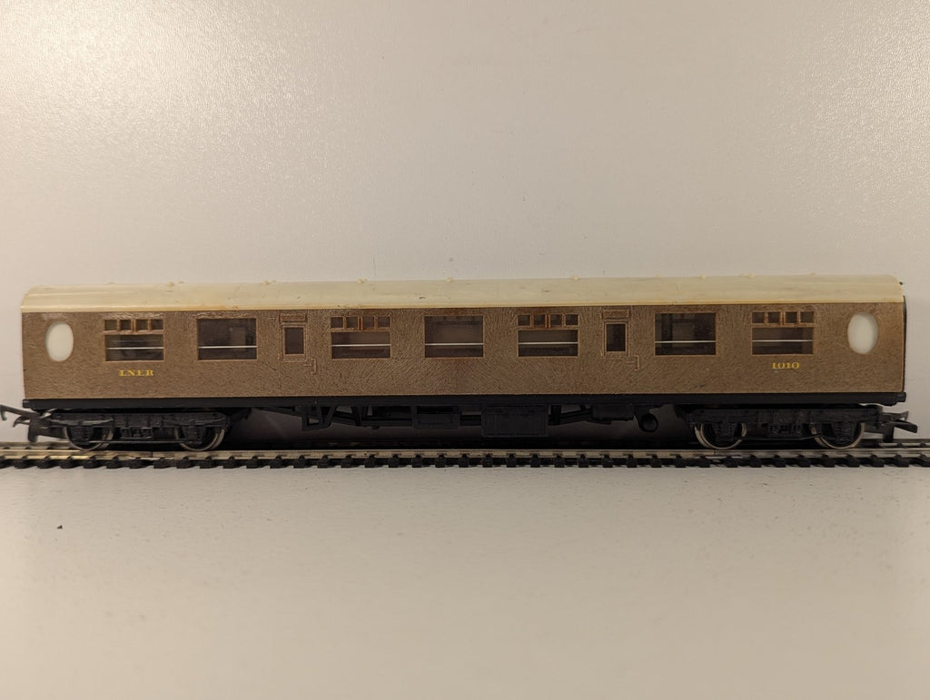 Hornby OO Gauge Gresley Teak Composite Coach Passenger Coach 1010 LNER Teak