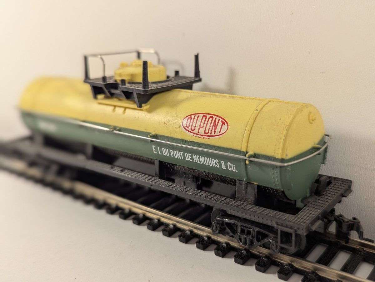 Tyco HO Scale DuPont Tank Wagon DUPX 6046 DuPont yellow and green