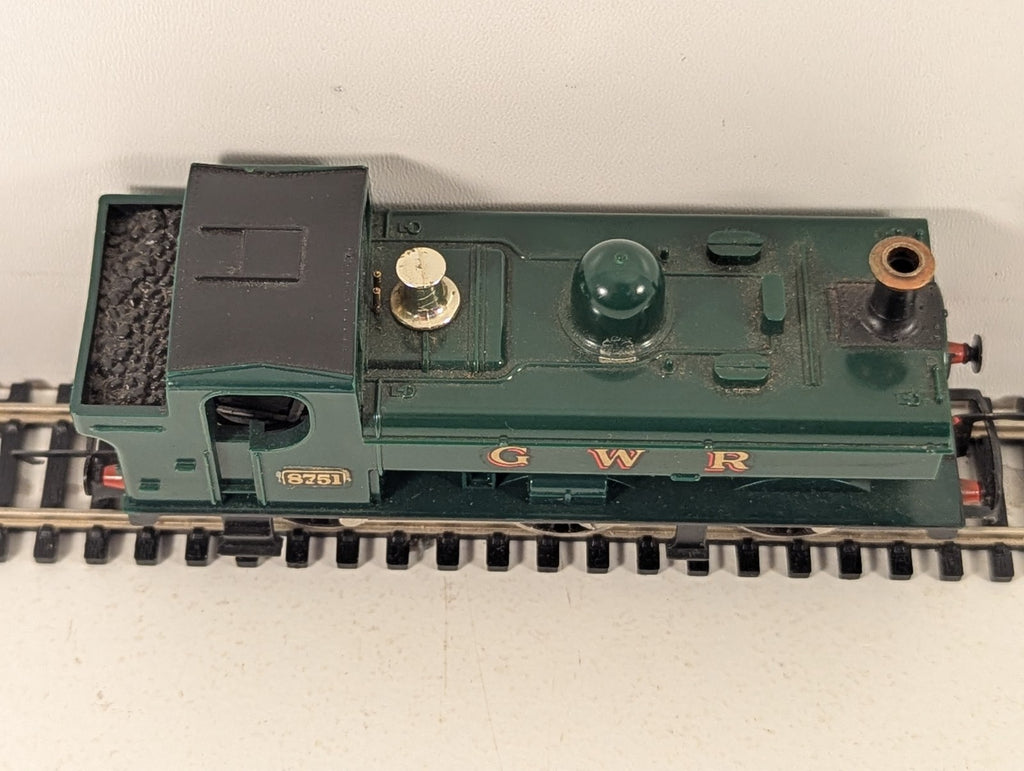 Hornby Railways R041 GWR 0-6-0 Pannier Tank Locomotive - damaged number plate