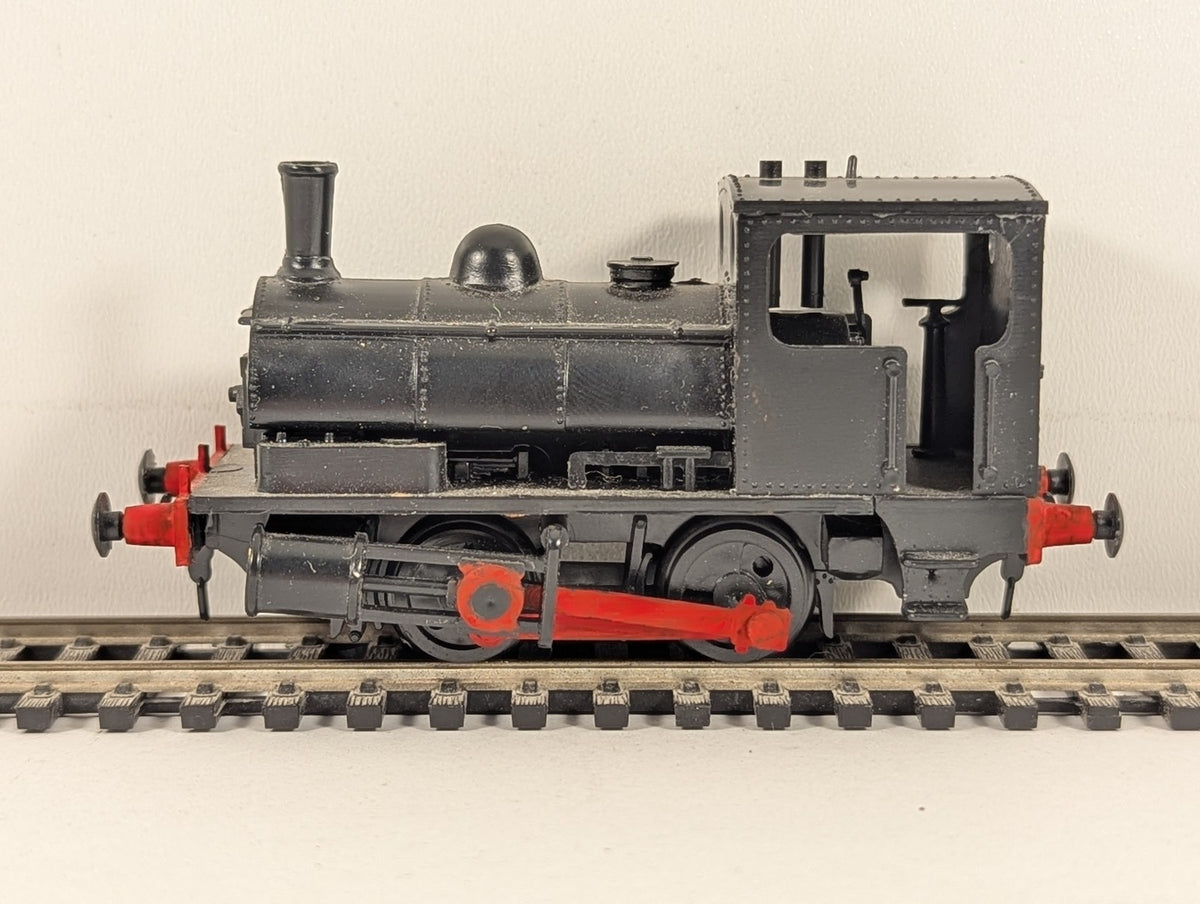 Airfix OO Gauge 0-4-0 Saddle Tank Locomotive Kit Black with Red Bufferbeams