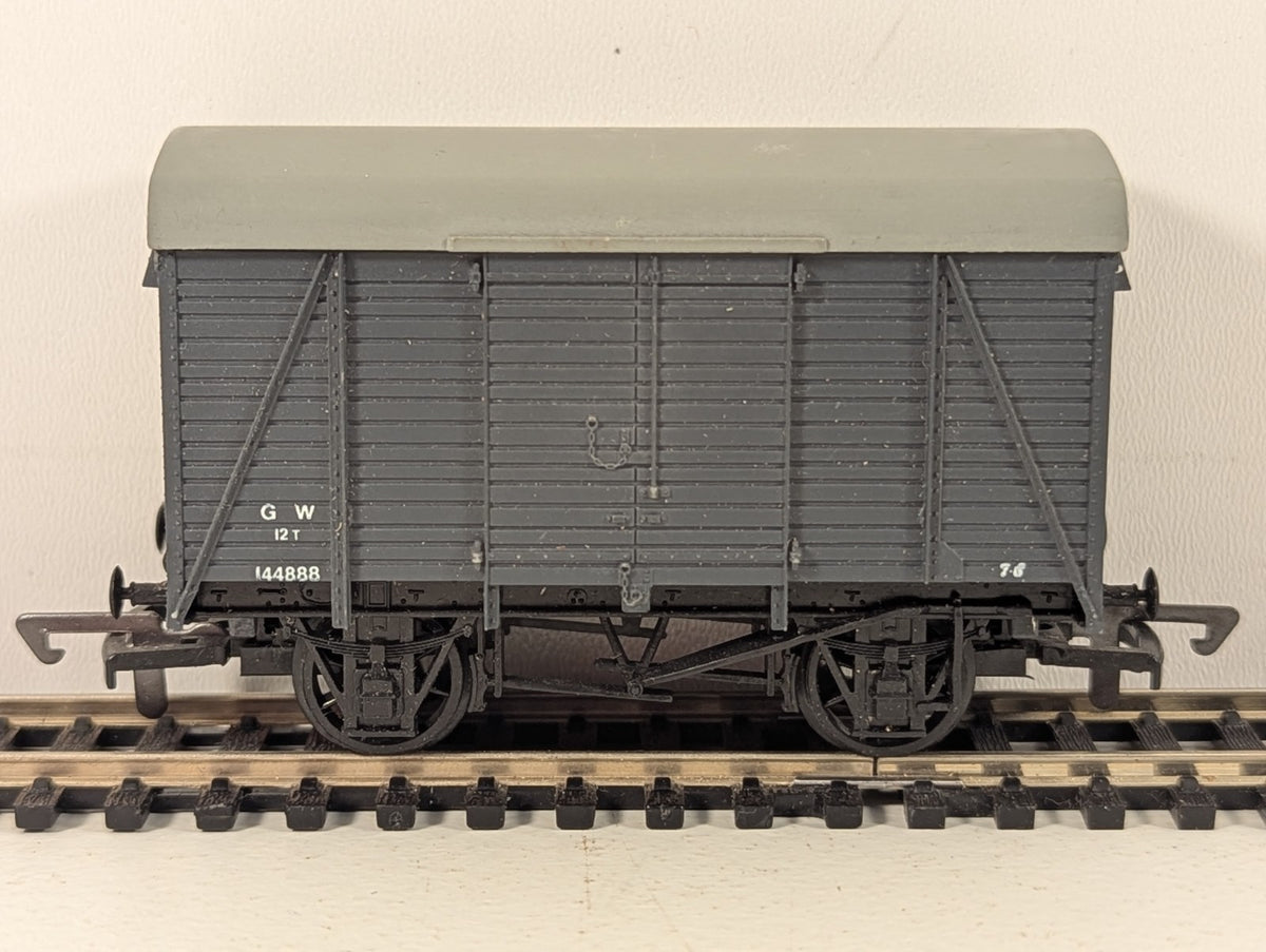 Dapol B/15 12 Ton Box Van GWR Grey