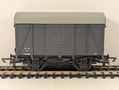 Dapol B/15 12 Ton Box Van GWR Grey
