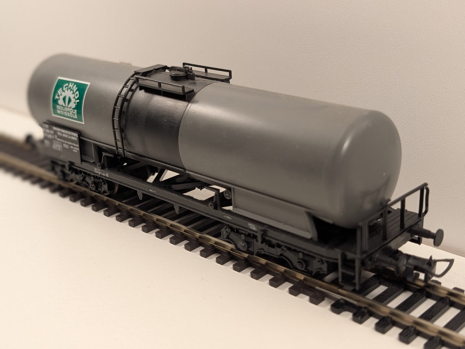 Liliput HO Scale Tank Wagon Set – SBB CFF FFS (TECHNOL / SOCAL / FINA / TOTAL)