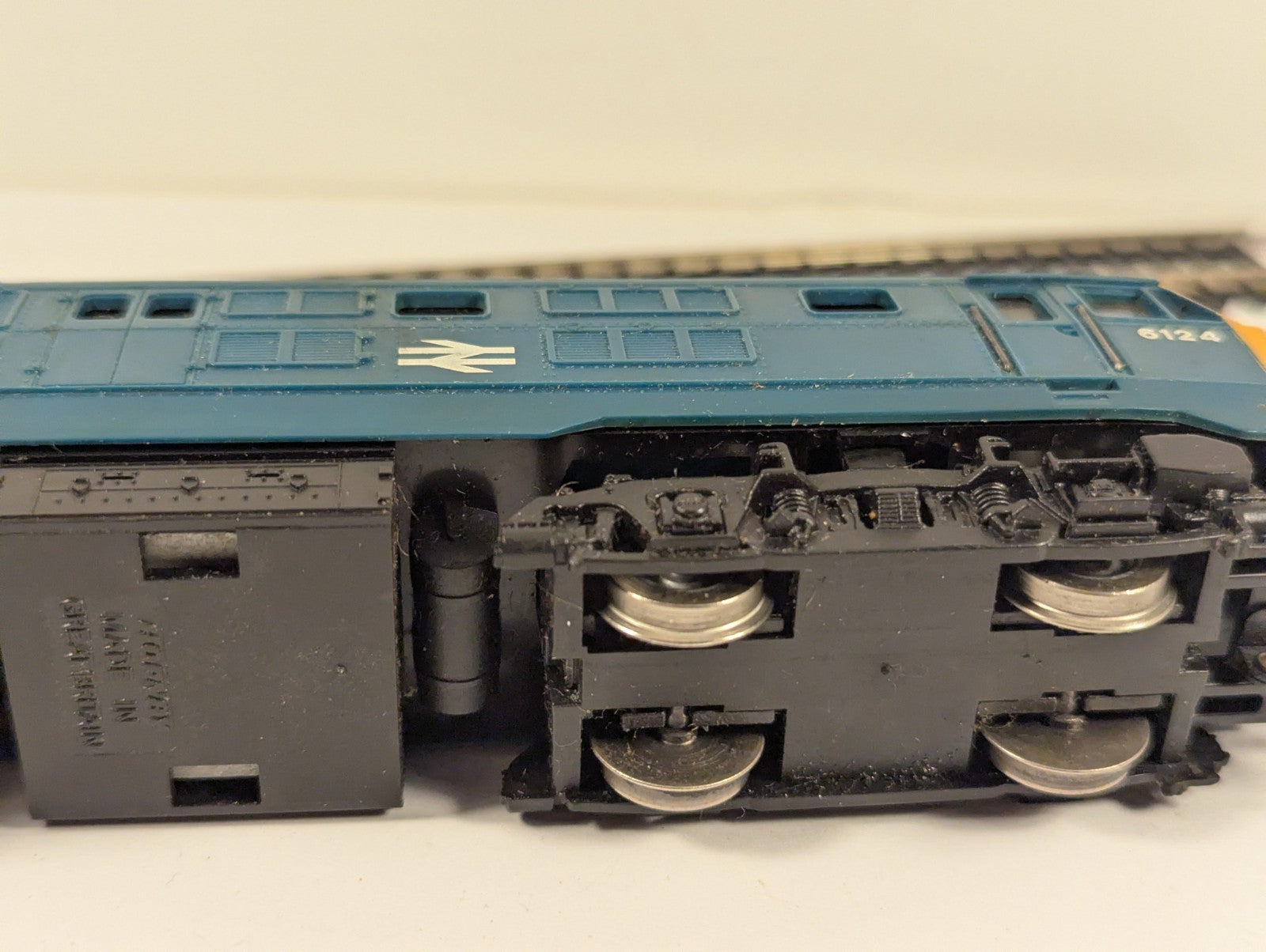 Hornby R337 OO Gauge BR Blue Class 29 Diesel Locomotive No. 6142
