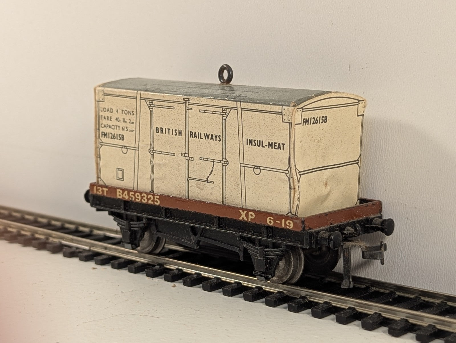Hornby Dublo 32088 OO Gauge Low-Sided Wagon with White Meat Container - Boxed
