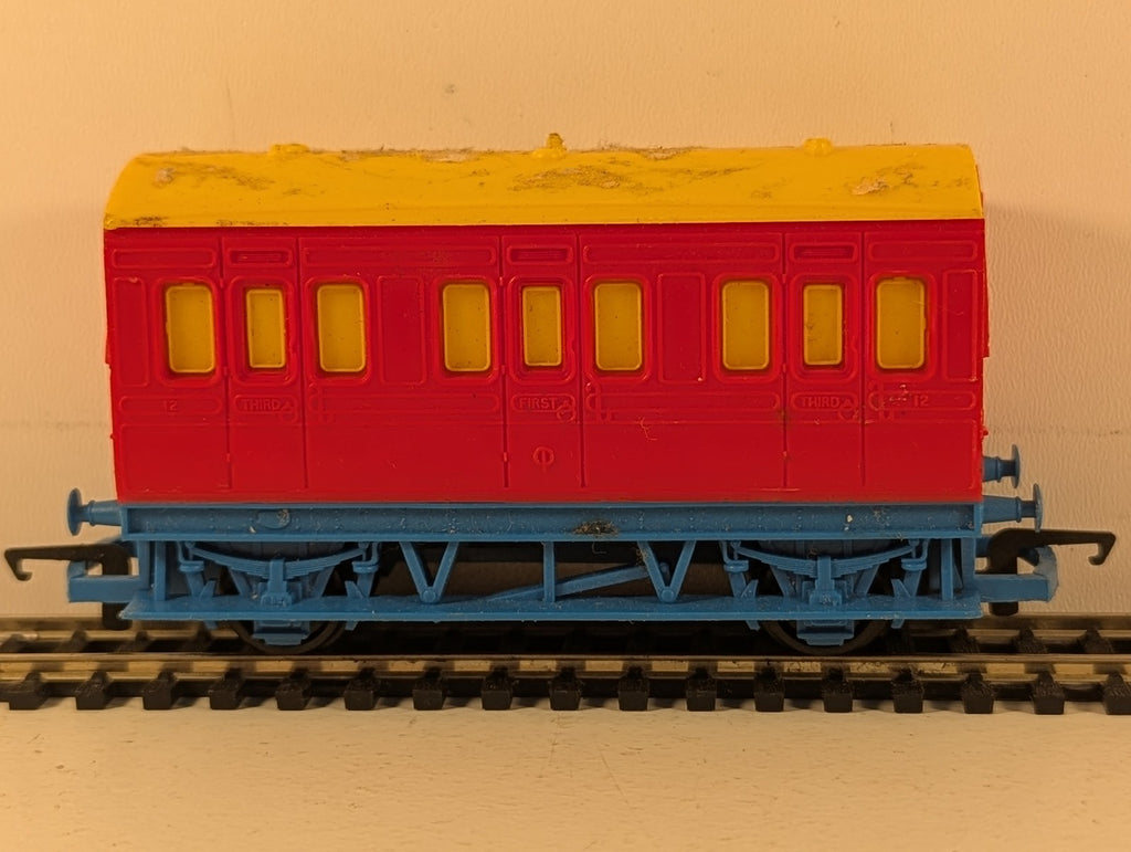 Hornby Railways OO Gauge Playtrains 4-Wheel Coach Passenger Coach 12