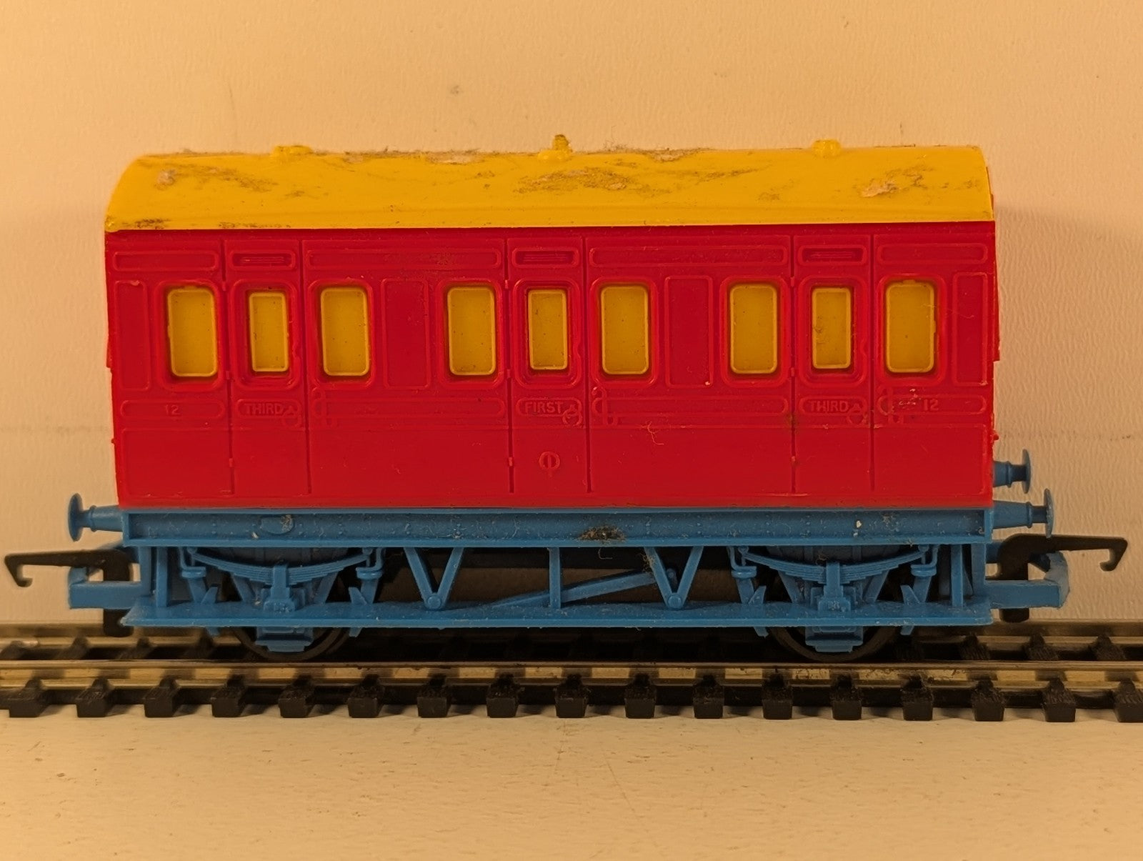Hornby Railways OO Gauge Playtrains 4-Wheel Coach Passenger Coach 12