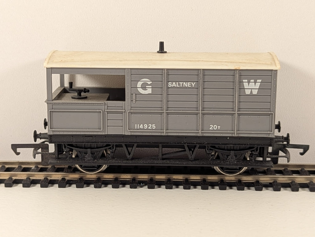 Hornby R018 OO Gauge GWR 20-Ton “Toad” Brake Van No. 114925 – Saltney (Grey)