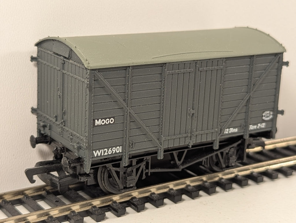 Bachmann Branchline OO Gauge 12-Ton ‘Mogo’ Van Wagon in BR Grey