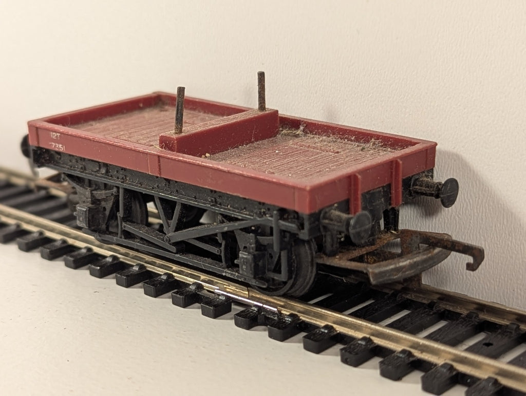 Tri-ang R17 BR 12-Ton Bolster Wagon B913011 – OO Gauge