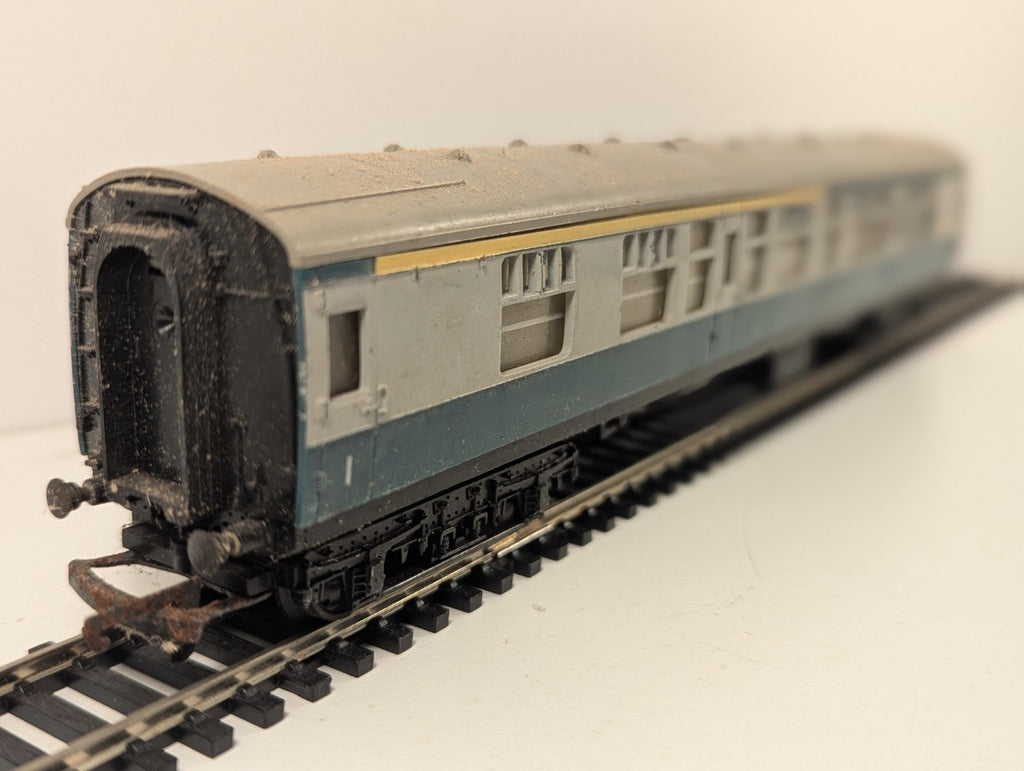 Tri-ang Hornby OO Gauge BR Mk1 Composite Coach No.15865