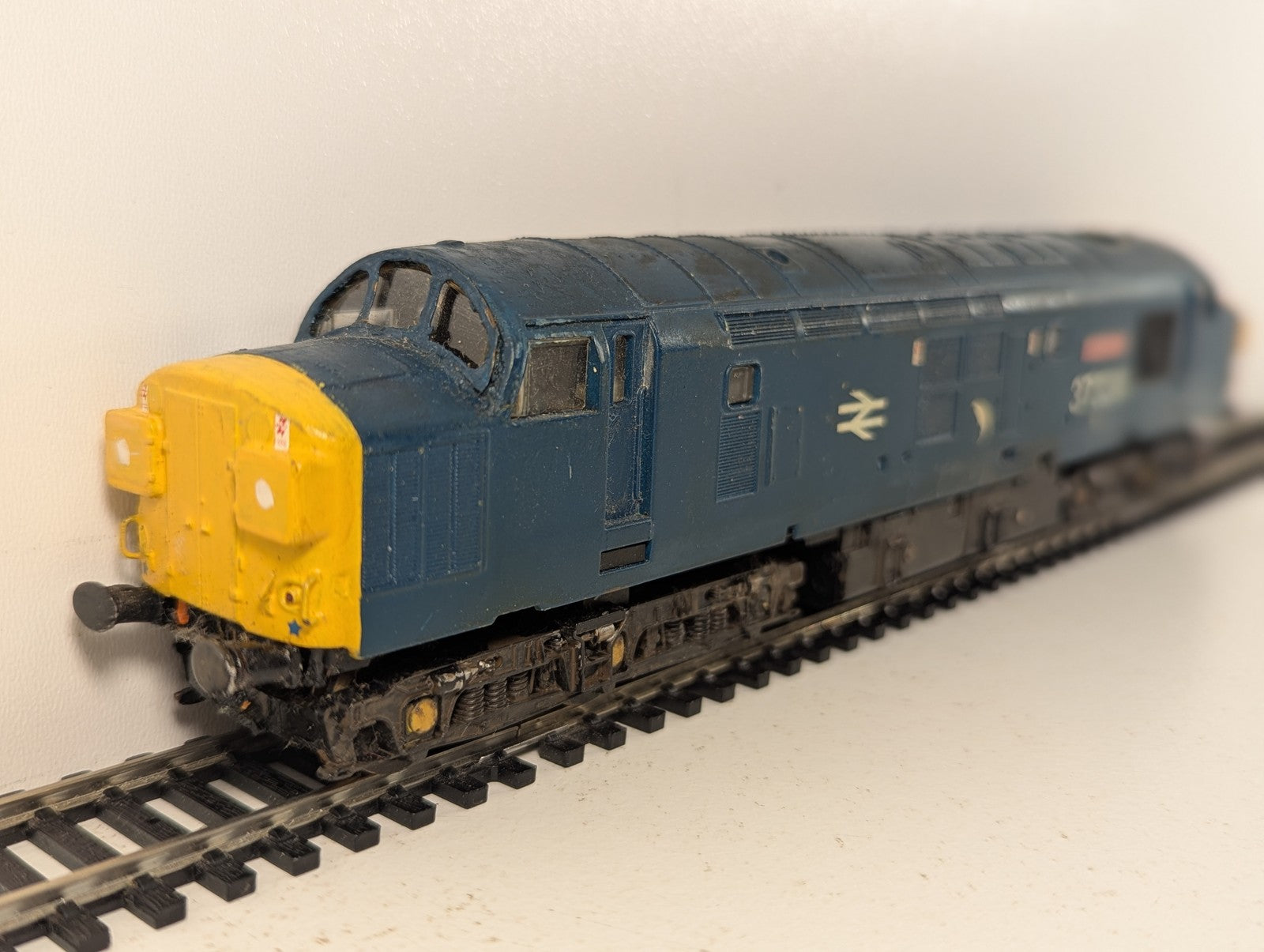 Lima OO Gauge Class 37 Diesel Locomotive 37324 BR Blue 205220 Spares or Repair