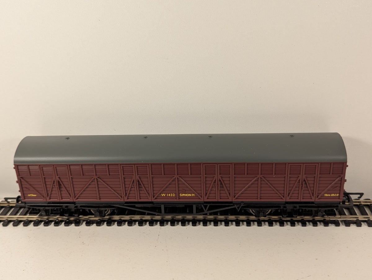 Hornby OO Gauge R6539 BR Siphon H Bogie Wagon Maroon